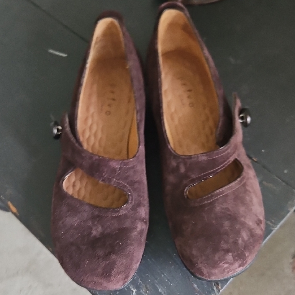 Clarks Dark  Burgandy Suede Flats